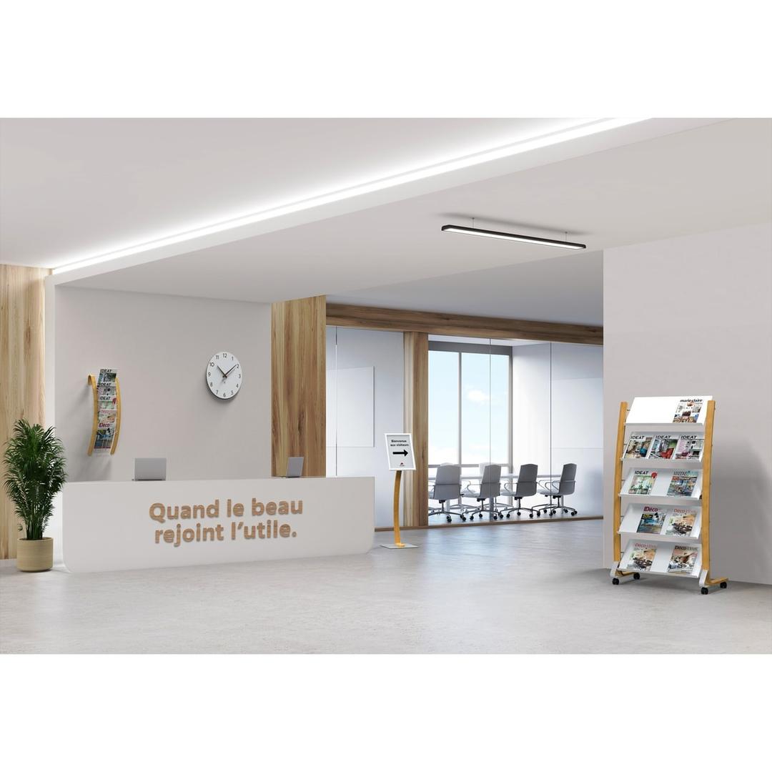 Grande horloge murale en bois silencieuse, Ø 55 cm HORMILENA 55 blanc ALBA - Grande horloge murale en bois silencieuse ALBA HORMILENA 55 blanc, en situation dans un hall