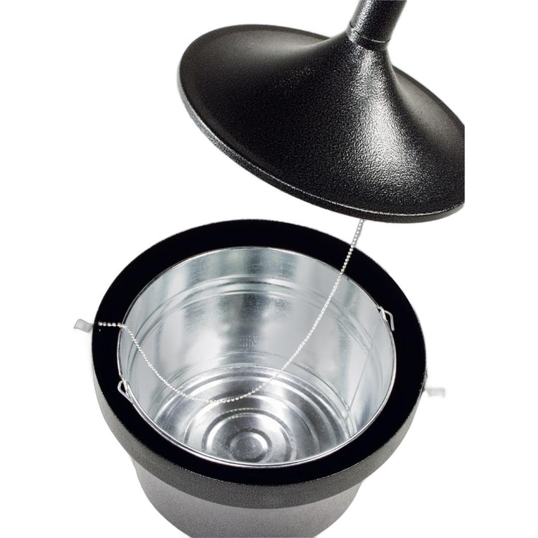 Cendrier sur pied en acier ignifuge Aladdin noir charbon RUBBERMAID - Cendrier sur pied en acier ignifuge Rubbermaid Aladdin noir charbon, couvercle soulevé et seau en acier