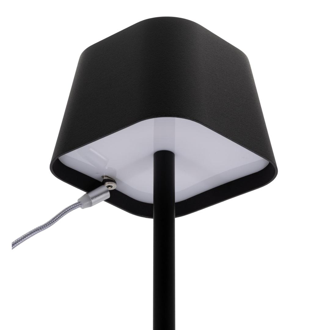 Lampe de table LED sans fil, abat-jour carré GEORGINA SECURIT - Câble de charge magnétique branché sous l'abat-jour de la lampe Securit GEORGINA noire
