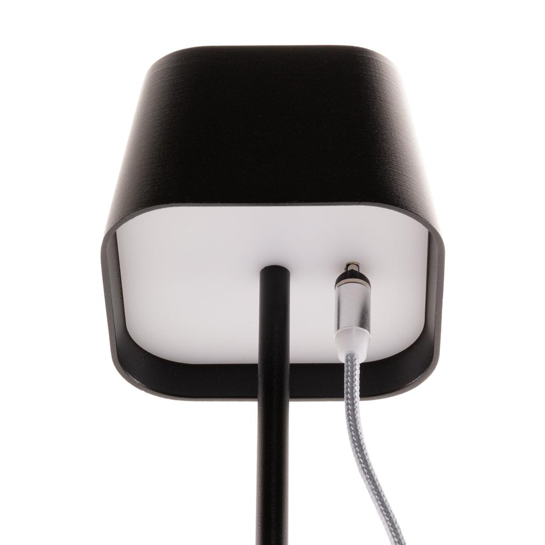 Mini lampe de table LED sans fil, abat-jour carré MALTA SECURIT - Câble de charge magnétique branché sous l'abat-jour de la lampe Securit MALTA noire