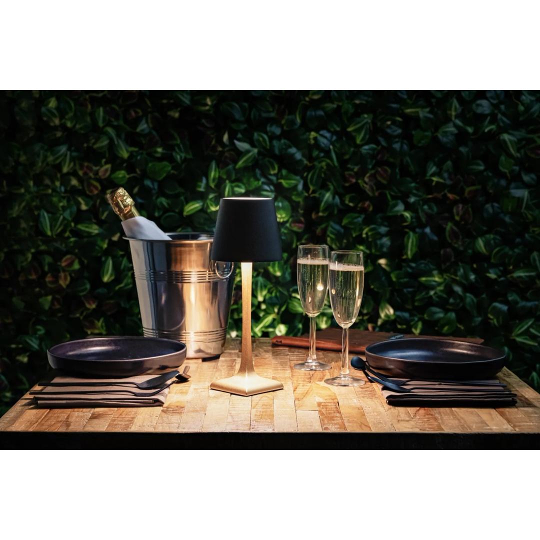 Lampe de table LED sans fil, or et noir ROME SECURIT - Lampe de table Securit ROME sur une table dressée en terrasse