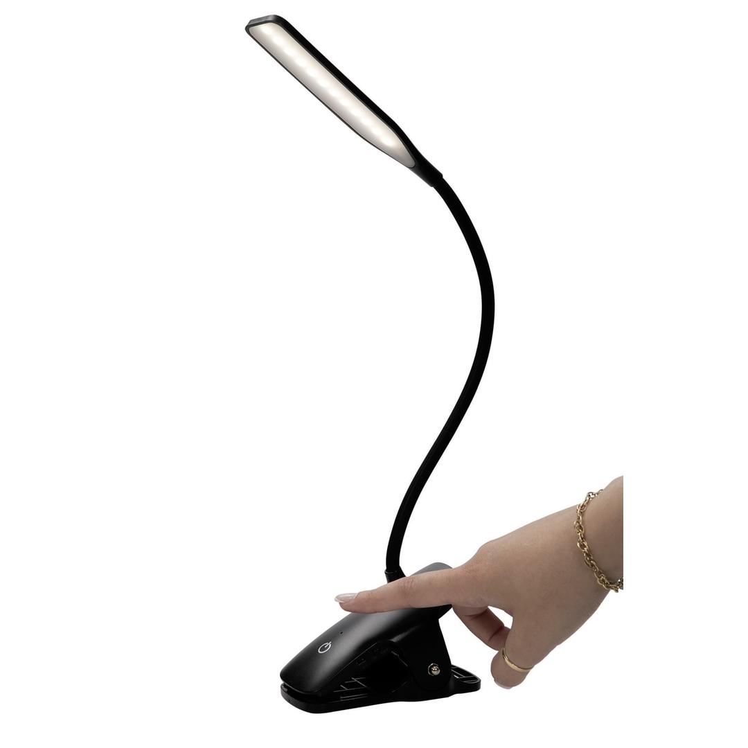 Lampe à pince LED sans fil, bras flexible LEDCLIP ALBA - Main qui touche le bouton tactile de la lampe ALBA LEDCLIP