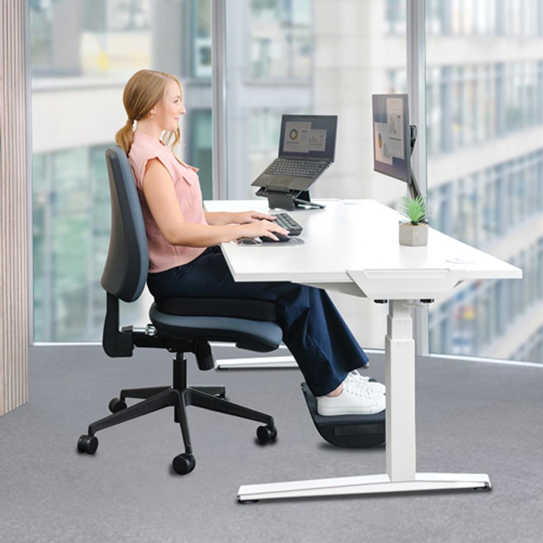 Coussin repose-pieds en mousse, à bascule Coussin Breyta FELLOWES - Coussin repose-pieds Fellowes Breyta, posture ergonomique assise