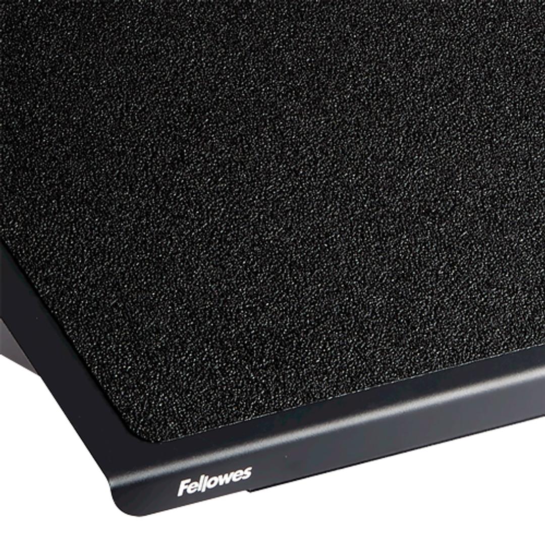 Repose-pieds en métal, grand plateau Professional Series métal FELLOWES - Repose-pieds métal Fellowes Professional Series, détail surface antidérapante