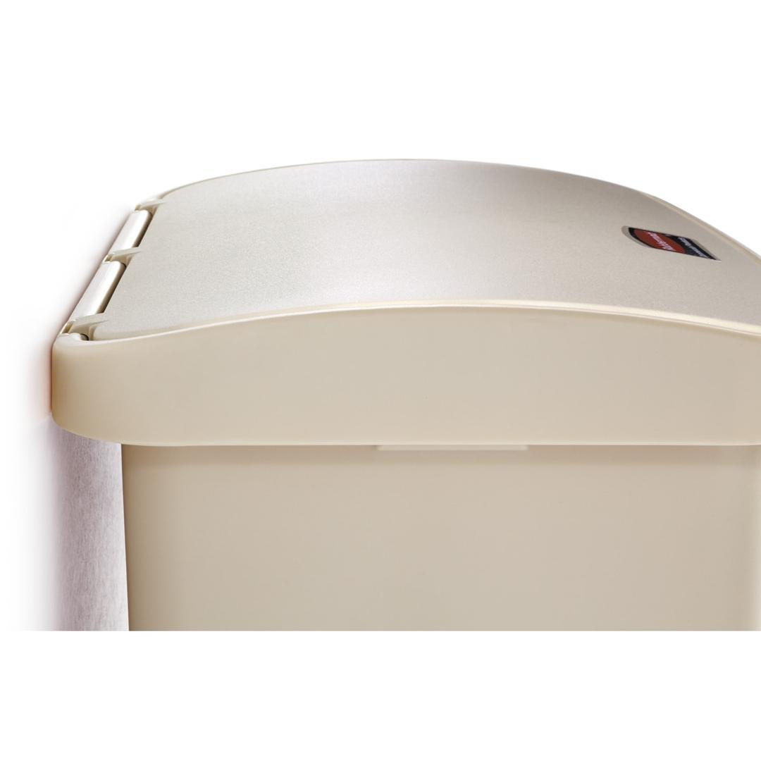 Poubelle à pédale frontale, 15 à 90 litres Streamline RUBBERMAID - Poubelle à pédale Rubbermaid Streamline 30 litres noir, charnière intérieure, posée contre un mur
