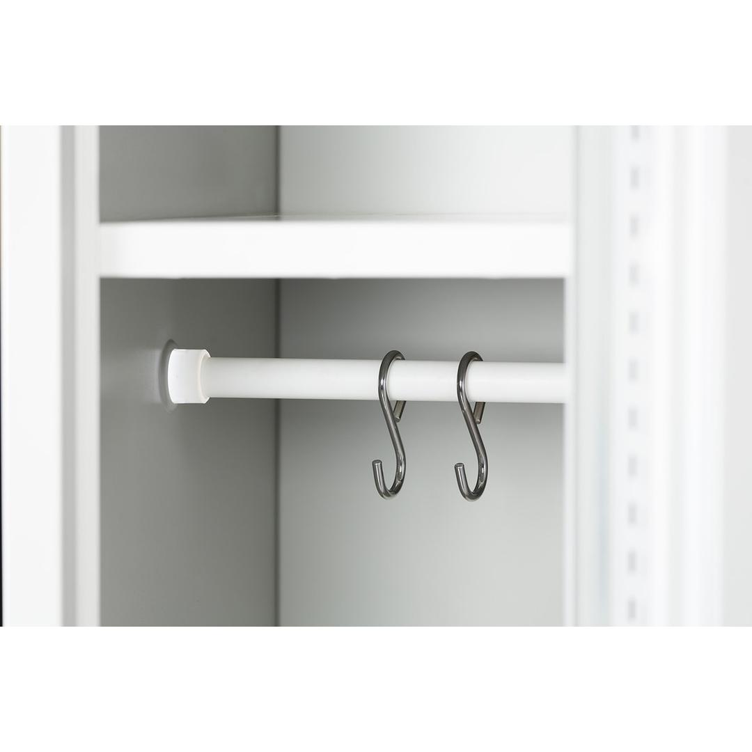 Vestiaire 1 porte en acier, 242 litres PL1130, serrure à clé PHOENIX - Vestiaire Phoenix PL1130 serrure à clé gris clair, en situation dans un vestiaire