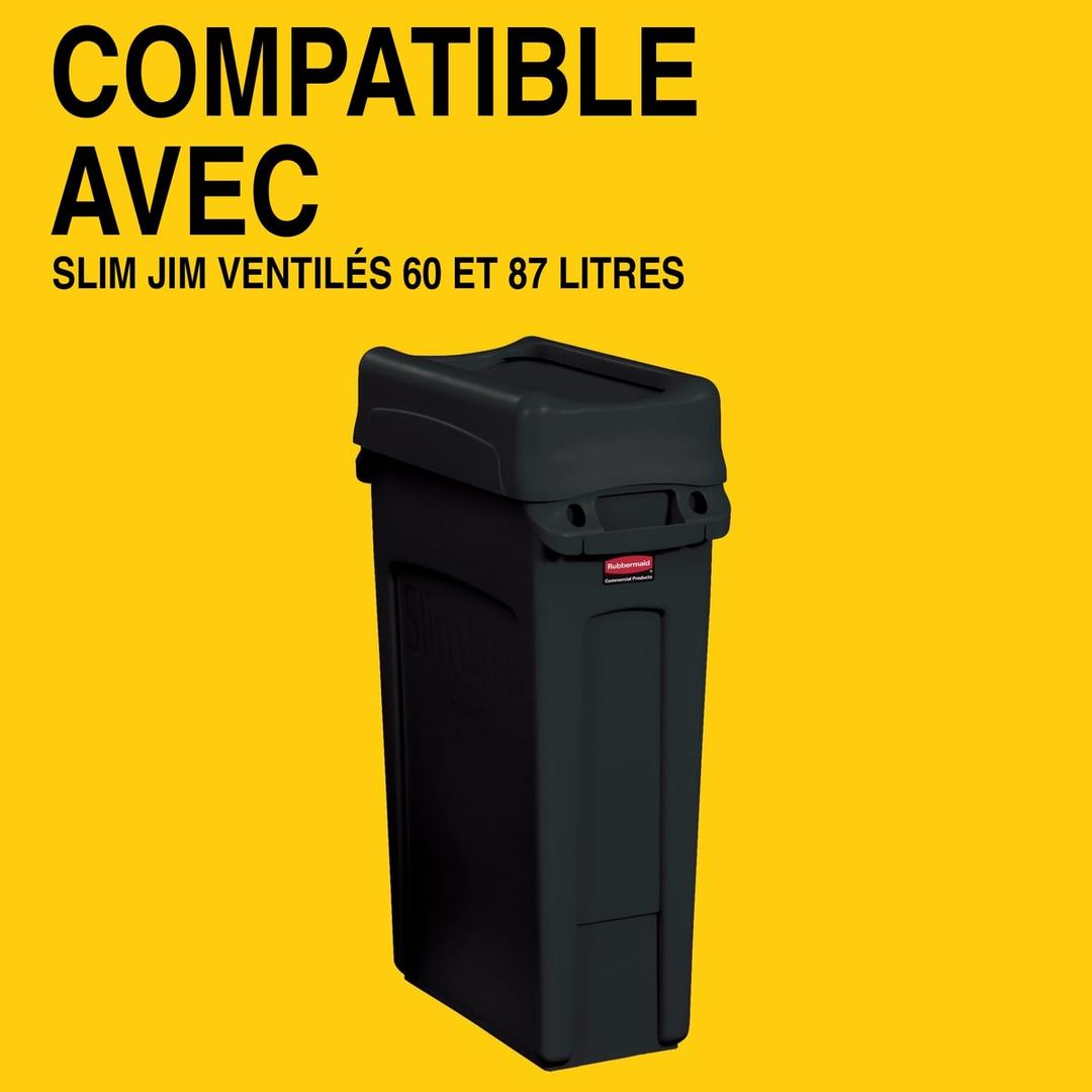 Couvercle basculant pour collecteur Slim Jim Slim Jim couvercle basculant RUBBERMAID - Couvercle basculant Rubbermaid Slim Jim noir, posé sur un collecteur Slim Jim ventilé