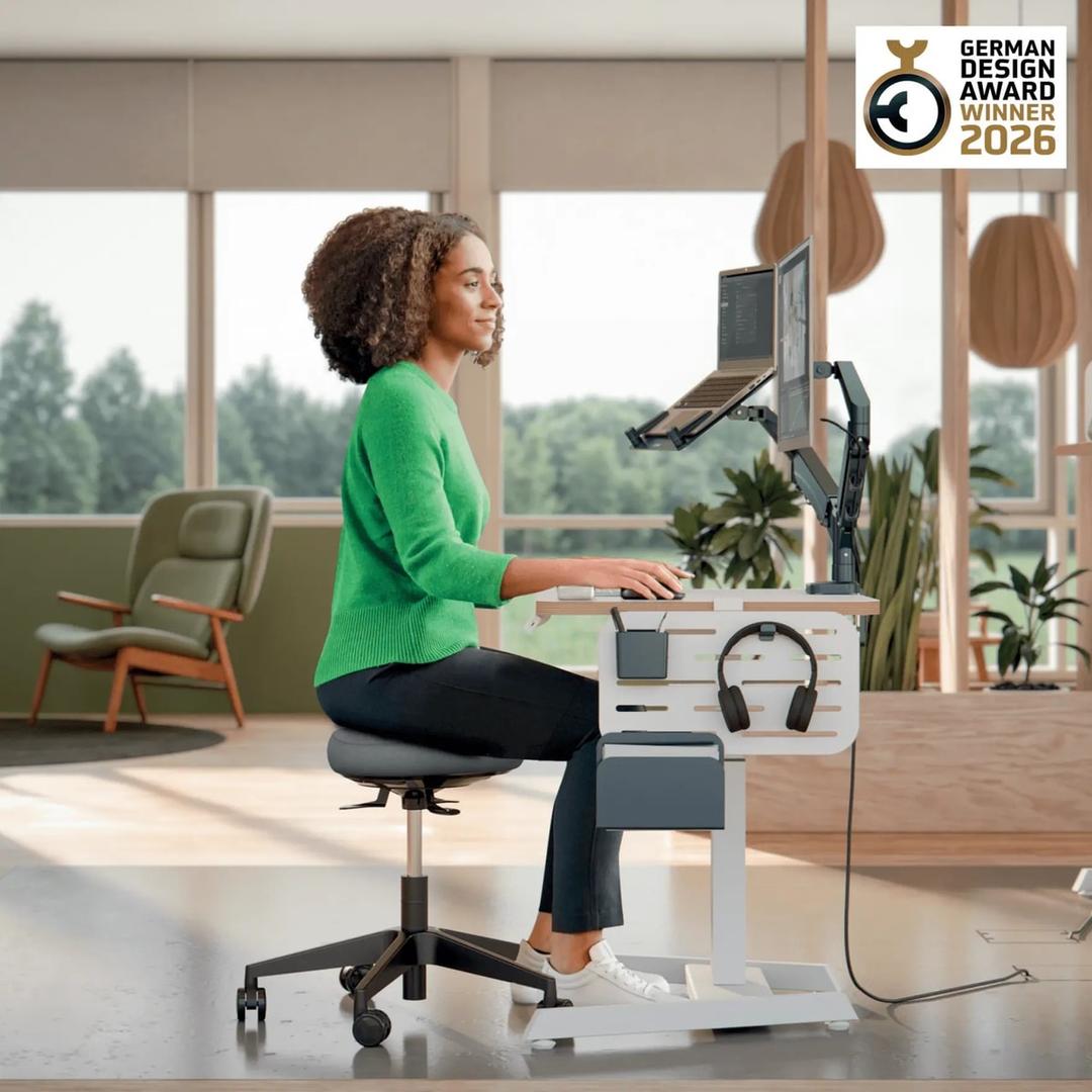 Tabouret à roulettes Ergo assise oscillante gris clair LEITZ - Tabouret à roulettes LEITZ Ergo assise oscillante gris clair, en situation au bureau