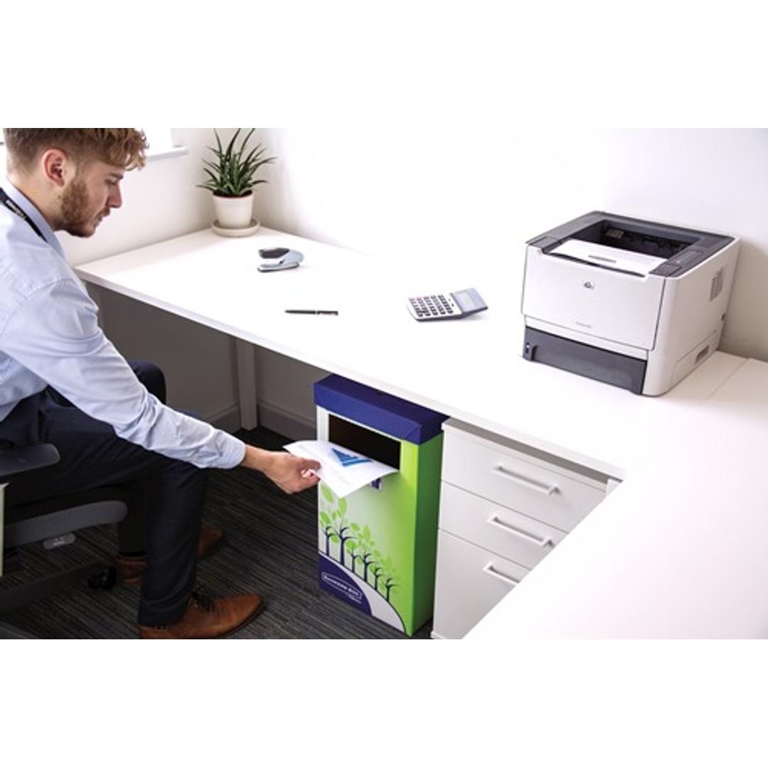 Collecteur de papier en carton, 69 litres grande corbeille de tri FELLOWES - Grande corbeille de tri Fellowes BANKERS BOX, sous un bureau