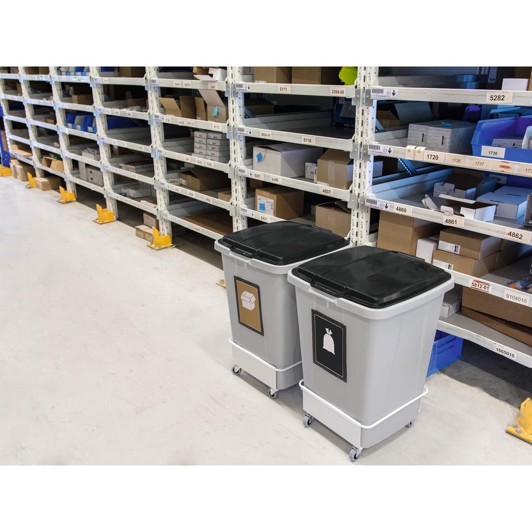 Poubelle de tri carrée en plastique recyclé, 90 litres DURABIN ECO 90 DURABLE - Poubelle DURABLE DURABIN ECO 90 litres gris, en situation