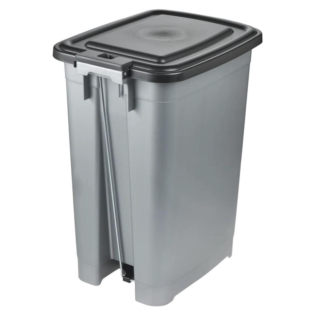 Poubelle à pédale en plastique, 40 litres Poubelle à pédale olaf 40 litres KEEEPER - Poubelle à pédale keeeper olaf 40 litres argent, vue de trois quarts