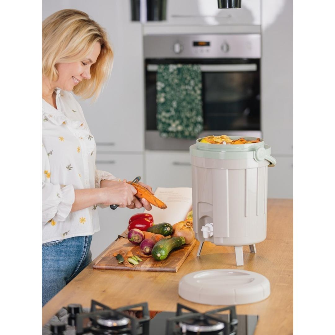 Composteur de cuisine par fermentation, 8 litres Composteur de cuisine Bokashi 8 litres EDA - Composteur de cuisine Bokashi EDA 8 litres en cuisine