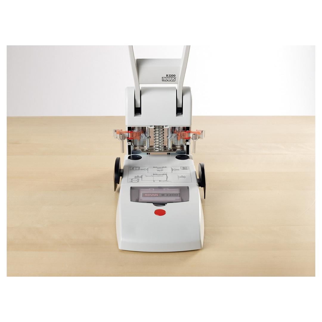 Perforateur Novus B 2200 vu de face.