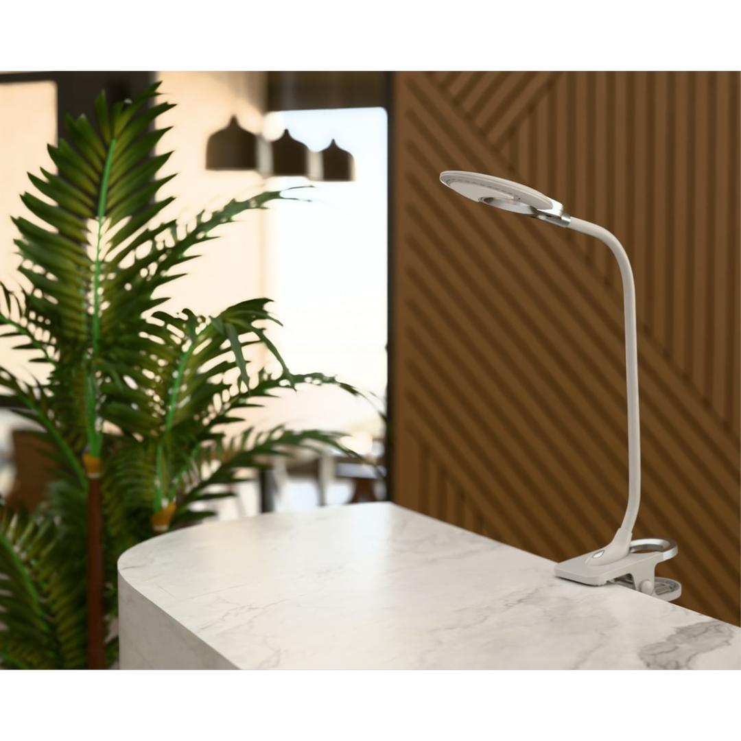 Lampe de bureau LED sur pied ou à pince Swirl HANSA - Lampe Hansa Swirl pincée sur un plan de travail