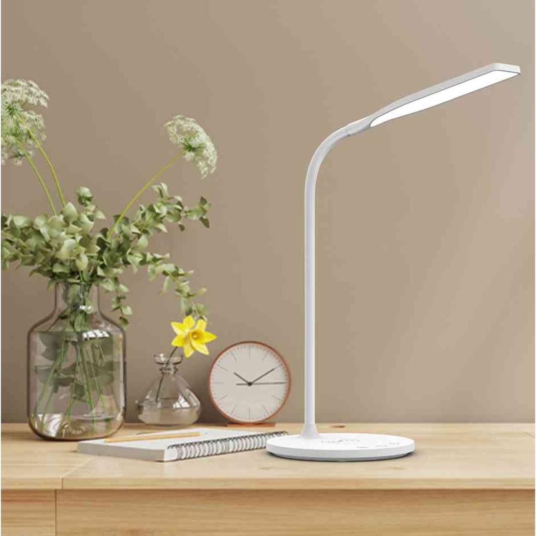 Lampe de bureau LED, col flexible, chargeur à induction IRENE PAPERFLOW - Lampe PAPERFLOW IRENE sur un bureau