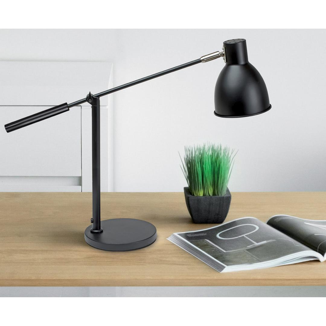 Lampe de bureau, bras à contrepoids, sans ampoule finja MAUL - Lampe MAULfinja noire posée sur un bureau