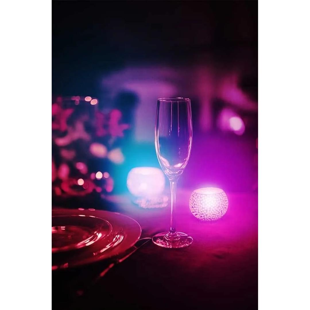 Bougies LED rechargeables, 12 couleurs et blanc chaud, station de charge AMSTERDAM RVB SECURIT - Bougies Securit AMSTERDAM allumées sur une table