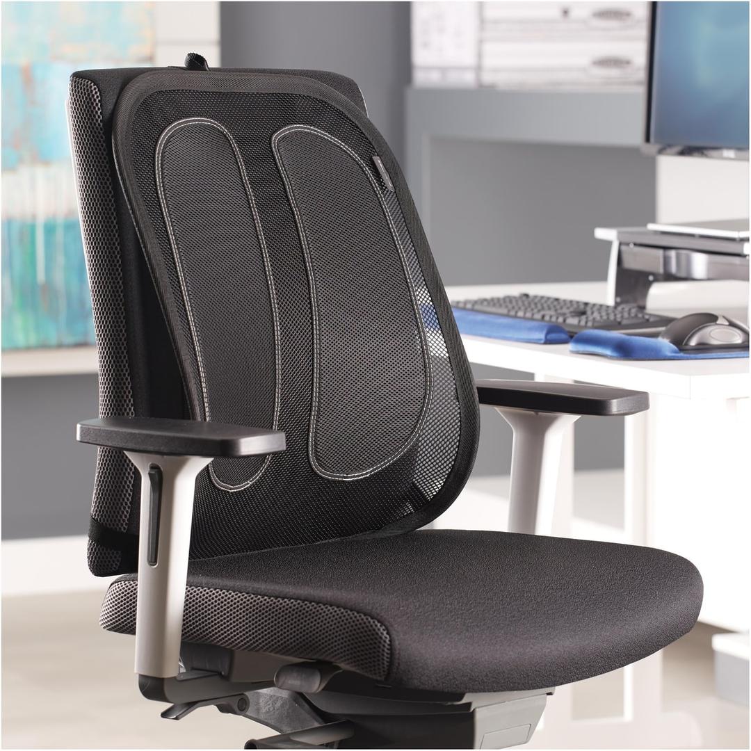 Fixation Tri-Tensioning, noir Support dorsal en maille Office Suites FELLOWES - Support dorsal en maille Fellowes Office Suites noir sur une chaise de bureau