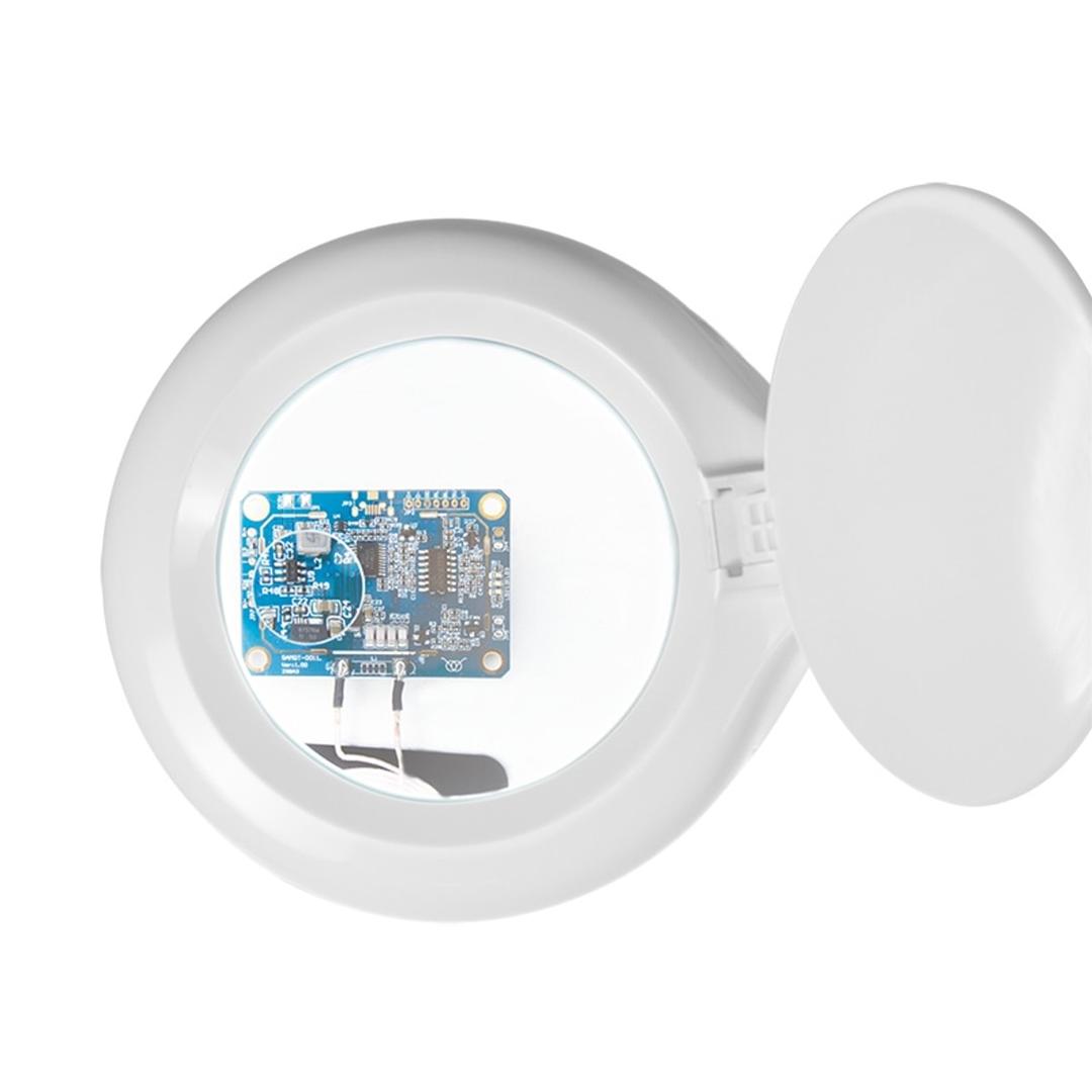 Loupe en verre 3 et 12 dioptries Lampe loupe LED sur socle LOGILINK - Carte électronique vue à travers la loupe de la LogiLink WZ0059