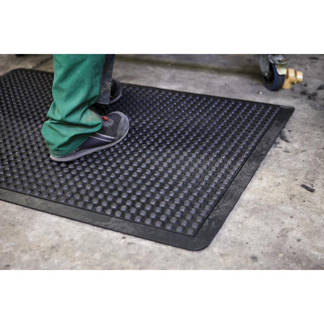 Caoutchouc nitrile résistant aux huiles, 60 × 90 cm, noir Tapis anti-fatigue Yoga Dome Oil MILTEX - Tapis anti-fatigue miltex Yoga Dome Oil noir, 60 × 90 cm, détail