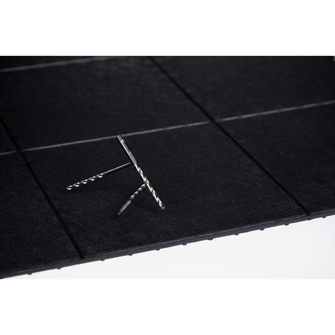 Nitrile résistant aux huiles, surface fermée, 90 × 90 cm Dalle caoutchouc Yoga Solid Oil MILTEX - Dalles caoutchouc miltex Yoga Solid Oil assemblées, détail