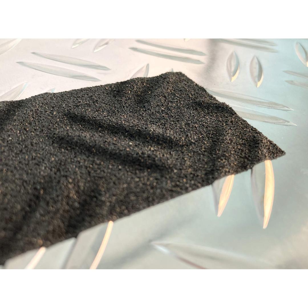 Support aluminium souple, 50 mm × 15 m, noir Bande antidérapante DURALINE GRIP+ FORMFIT DURABLE - Rouleau de bande antidérapante DURABLE DURALINE GRIP+ FORMFIT noir, 50 mm, en situation