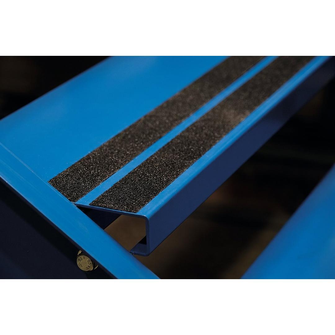 Gros grain, 50 mm × 15 m, noir Bande antidérapante DURALINE GRIP+ DURABLE - Rouleau de bande antidérapante DURABLE DURALINE GRIP+ noir, 50 mm, en situation
