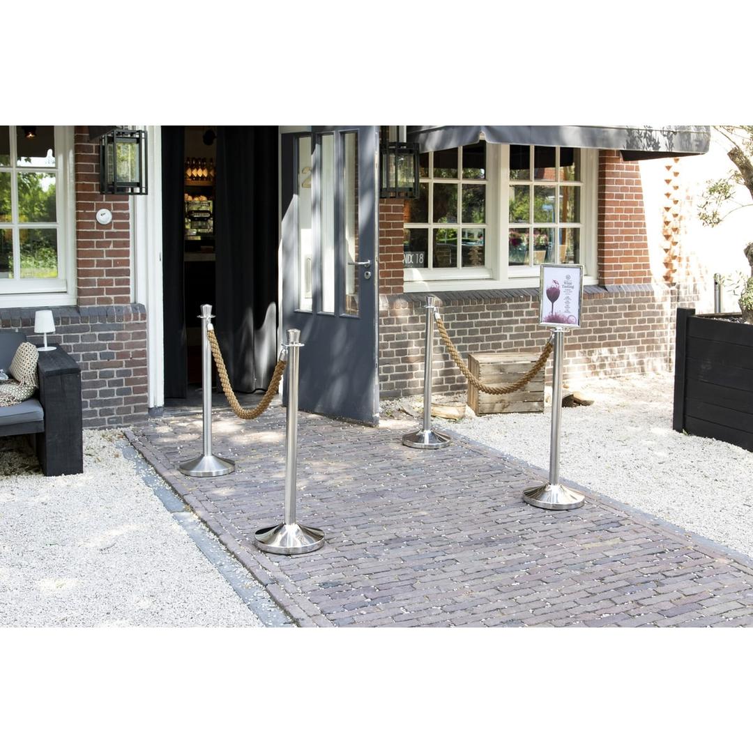 Avec socle, doré Poteau d'accueil CLASSIC SECURIT - Poteaux d'accueil Securit CLASSIC dorés reliés par des cordes