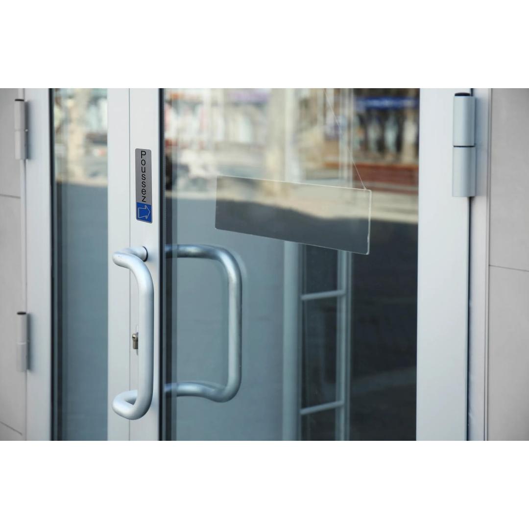 Aspect aluminium brossé, 44 x 165 mm Plaque adhésive Poussez 67157E EXACOMPTA - Plaque Poussez EXACOMPTA collée sur le montant d'une porte vitrée, près de la poignée