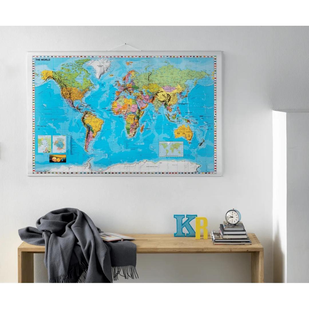 137 x 97 cm, échelle 1:33 000 000, légende en anglais Carte du monde pelliculée FRANKEN - Carte du monde pelliculée FRANKEN accrochée au mur, en situation