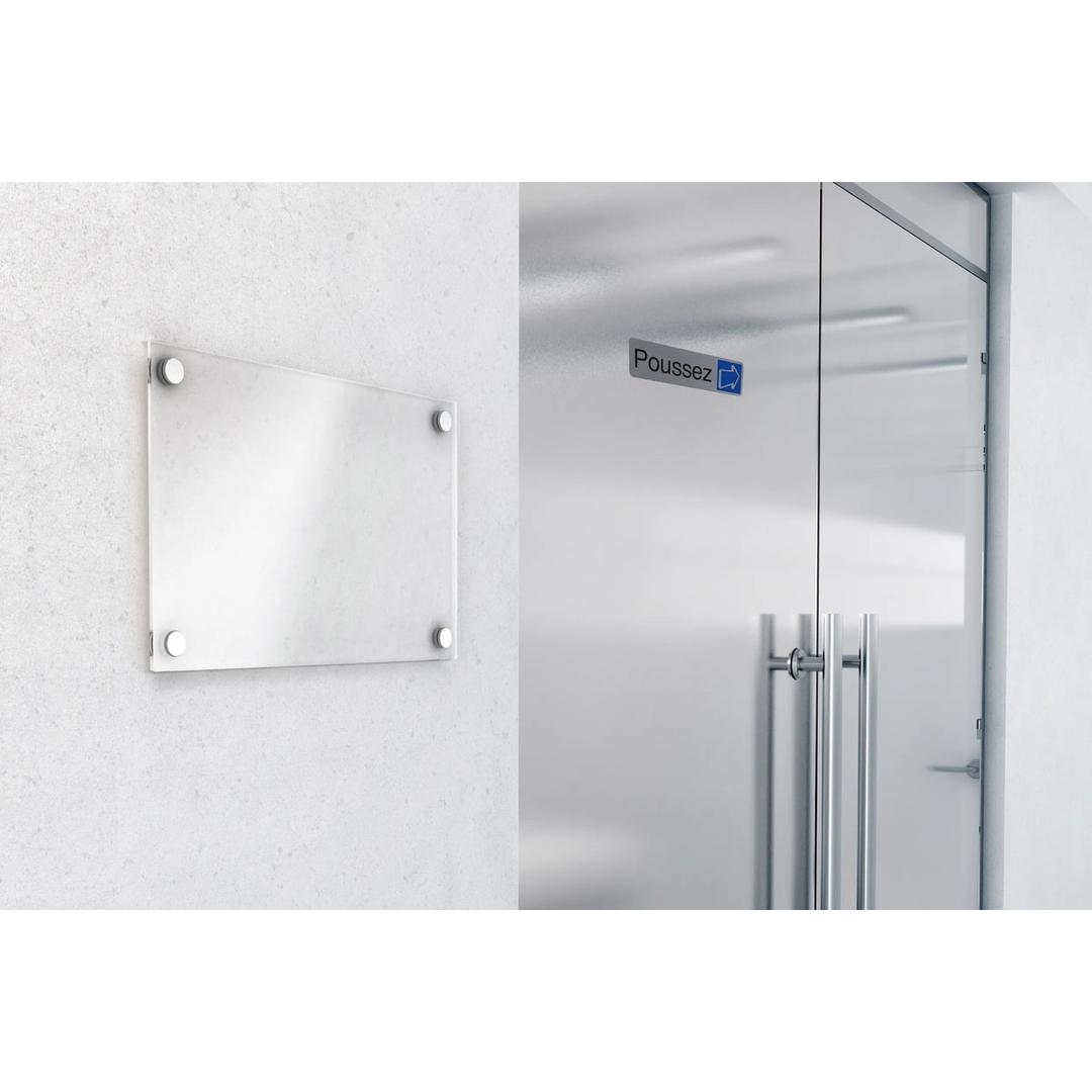 Horizontale, aspect aluminium brossé, 165 x 44 mm Plaque adhésive Poussez 67155E EXACOMPTA - Plaque Poussez EXACOMPTA 67155E sur une porte vitrée, vue rapprochée