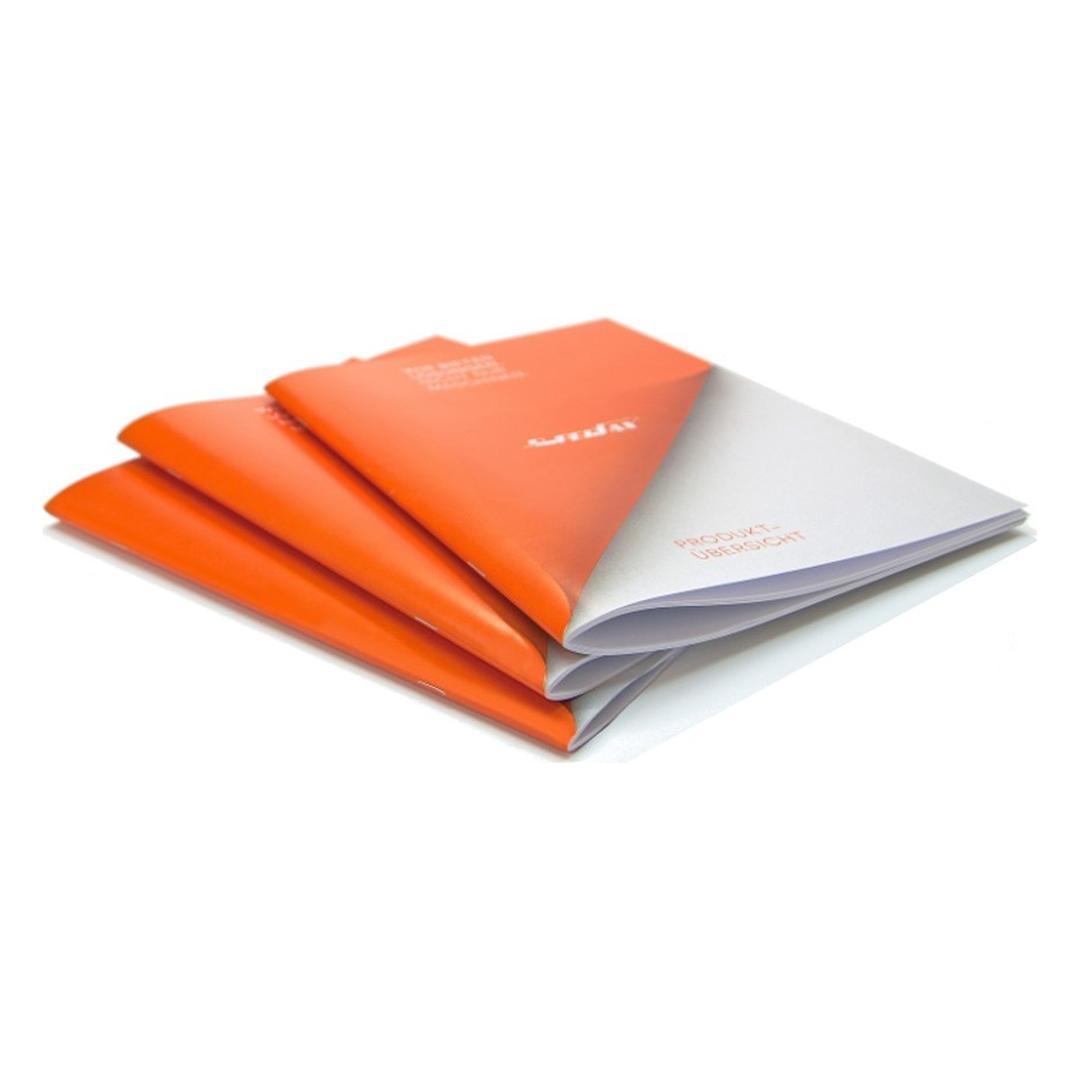 Plieuse-agrafeuse de livrets, 15 feuilles SF-2 SUPERFAX - Livrets agrafés et pliés à la plieuse-agrafeuse Superfax SF-2