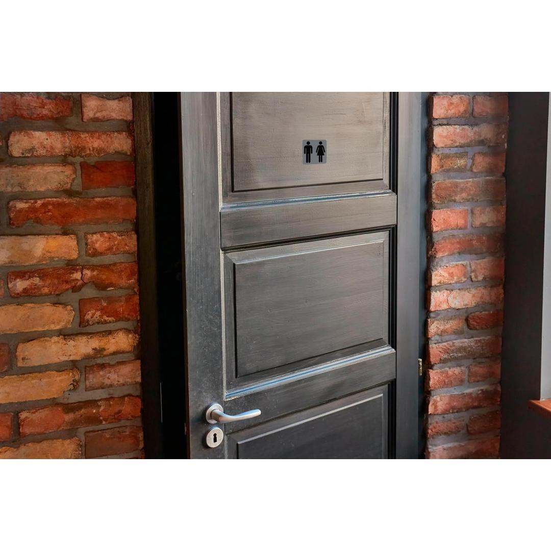 Aspect aluminium brossé, 75 x 75 mm Plaque WC adhésive 67178E EXACOMPTA - Plaque WC EXACOMPTA 67178E collée sur une porte de toilettes