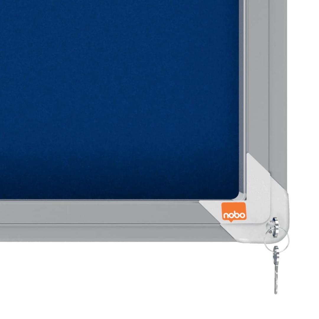 Intérieure, portes coulissantes, fond en feutre bleu, 8 x A4 Vitrine d'affichage Premium Plus NOBO - Vitrine d'affichage nobo Premium Plus à portes coulissantes, feutre bleu 8 x A4, serrure d'angle