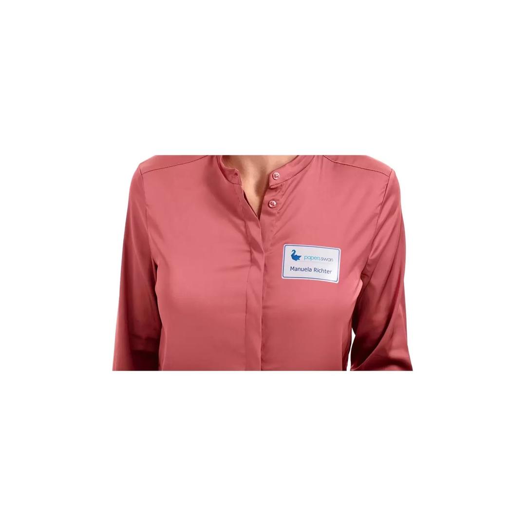 80 x 50 mm, 250 étiquettes Étiquette badge textile HERMA - Étiquette badge HERMA portée sur un vêtement