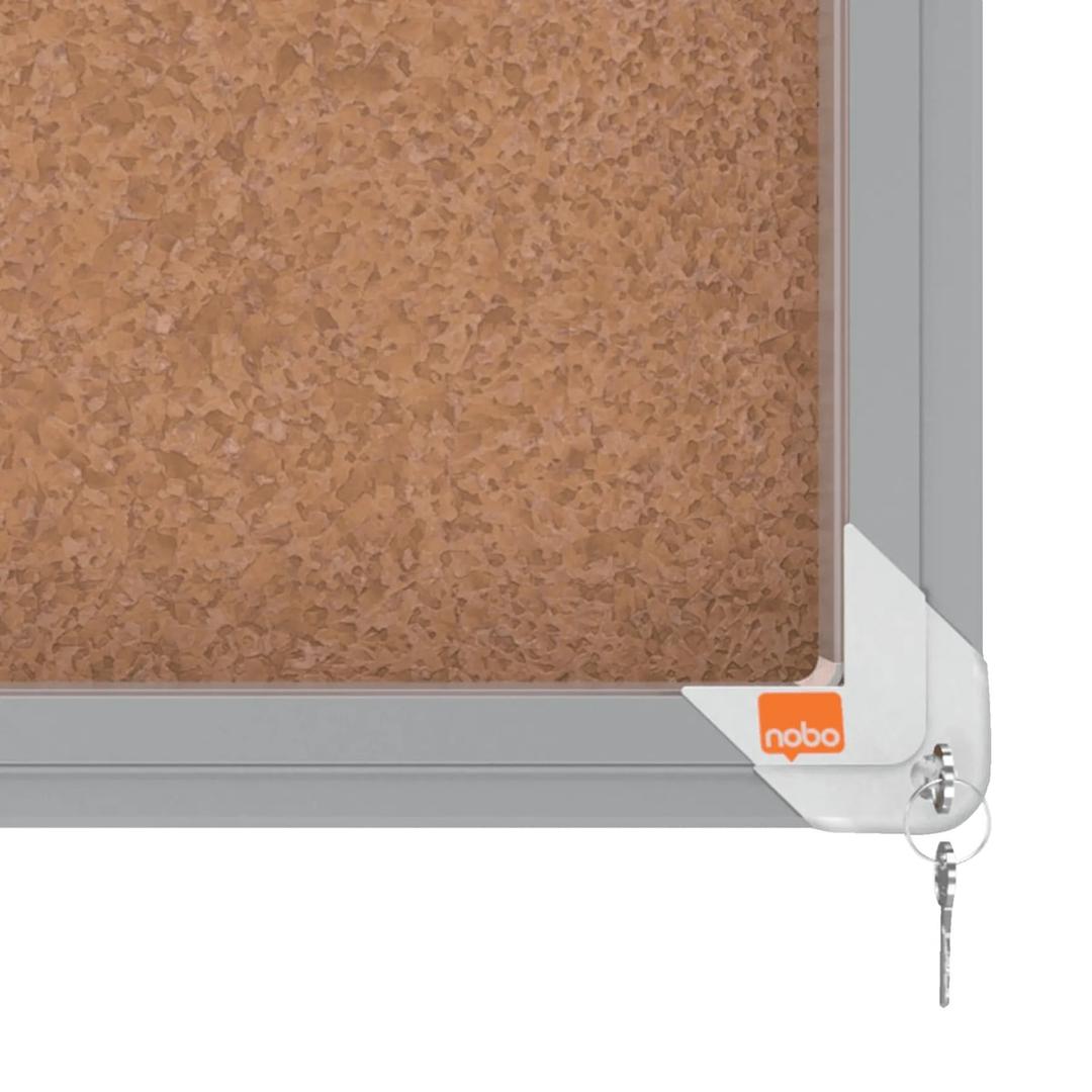 Intérieure, portes coulissantes, fond en liège, 8 x A4 Vitrine d'affichage Premium Plus NOBO - Vitrine d'affichage nobo Premium Plus à portes coulissantes en liège 8 x A4, serrure d'angle