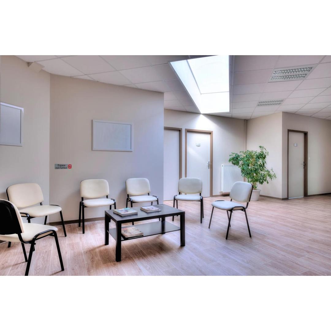 Aspect aluminium brossé, 165 x 44 mm Plaque Espace non fumeur adhésive 67174E EXACOMPTA - Plaque Espace non fumeur EXACOMPTA dans une salle d'attente
