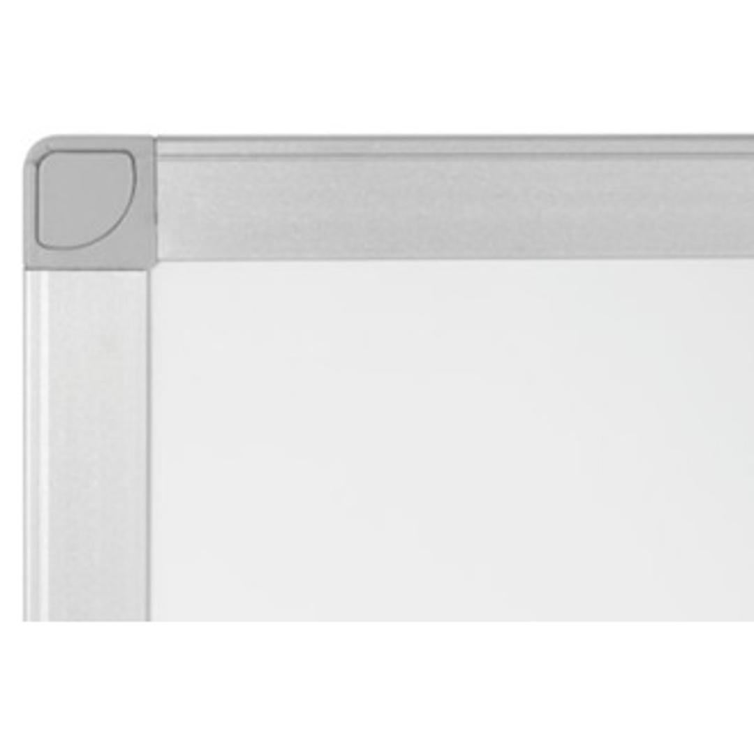 Acier laqué, cadre aluminium, 900 x 600 mm Tableau blanc AYDA BI-OFFICE - Angle du cadre en aluminium anodisé du tableau blanc Bi-Office AYDA