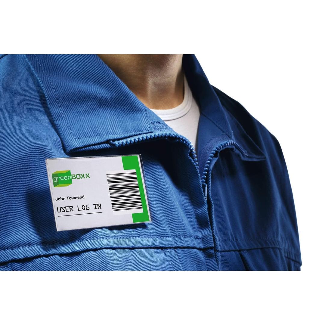 Porte badge DURABLE porté sur une veste