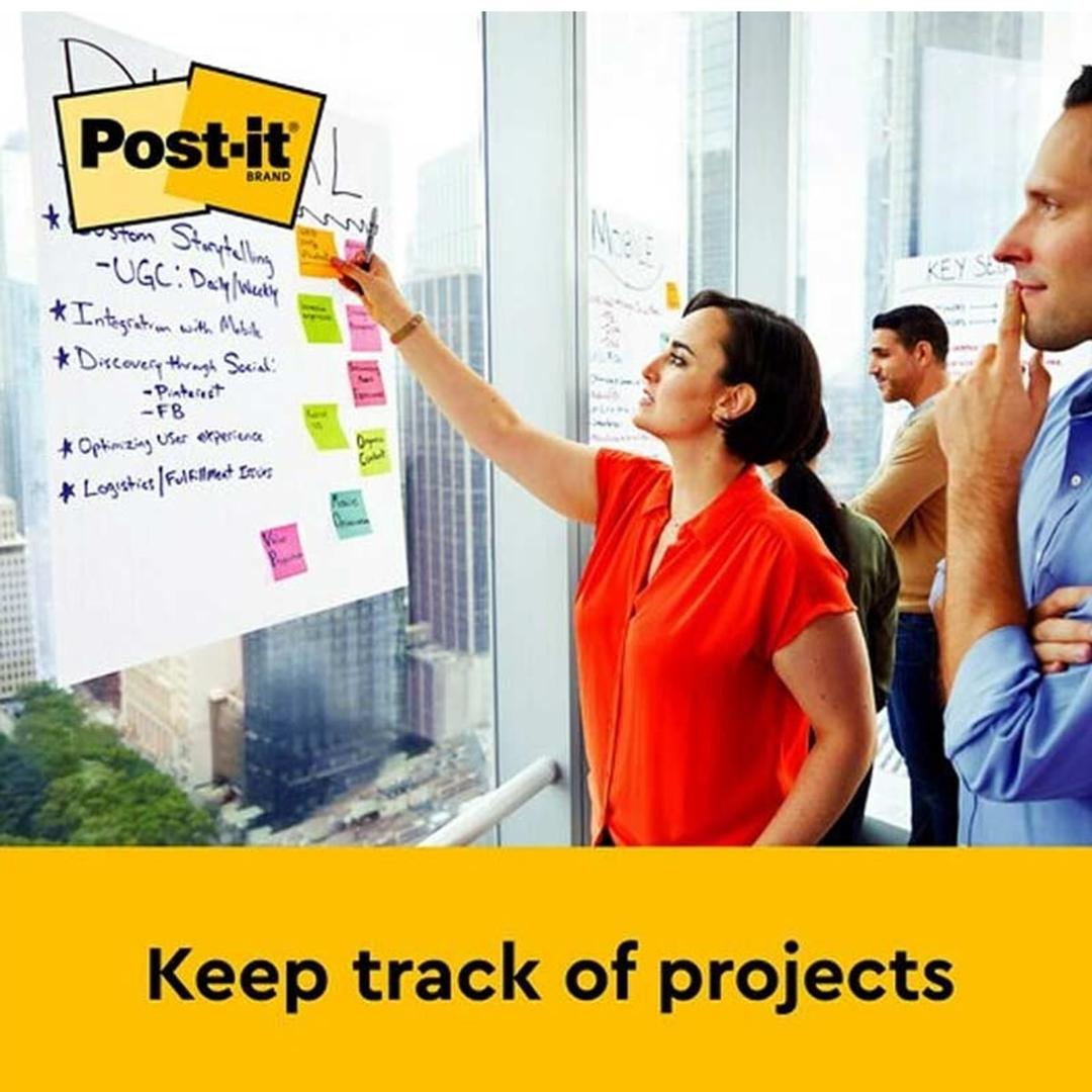 Feuille Post-it Wall Pad posée sur une porte