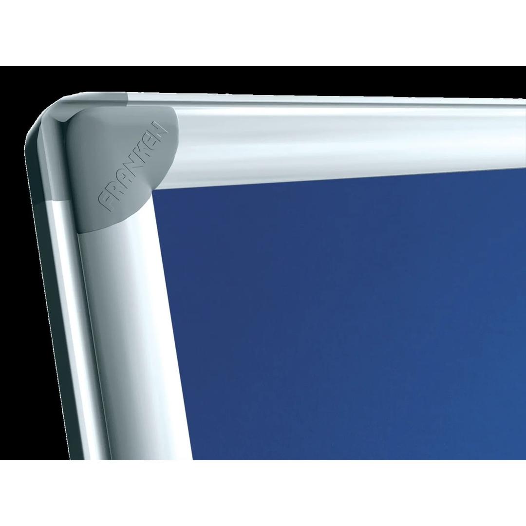 Tableau feutrine FRANKEN PRO bleu à cadre aluminium, coin du cadre