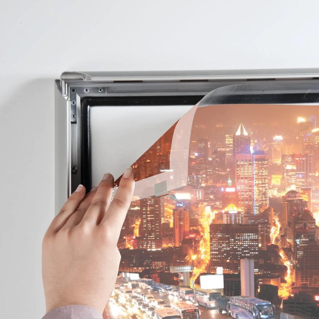 Changement de l'affiche du porte affiche FRANKEN Outdoor