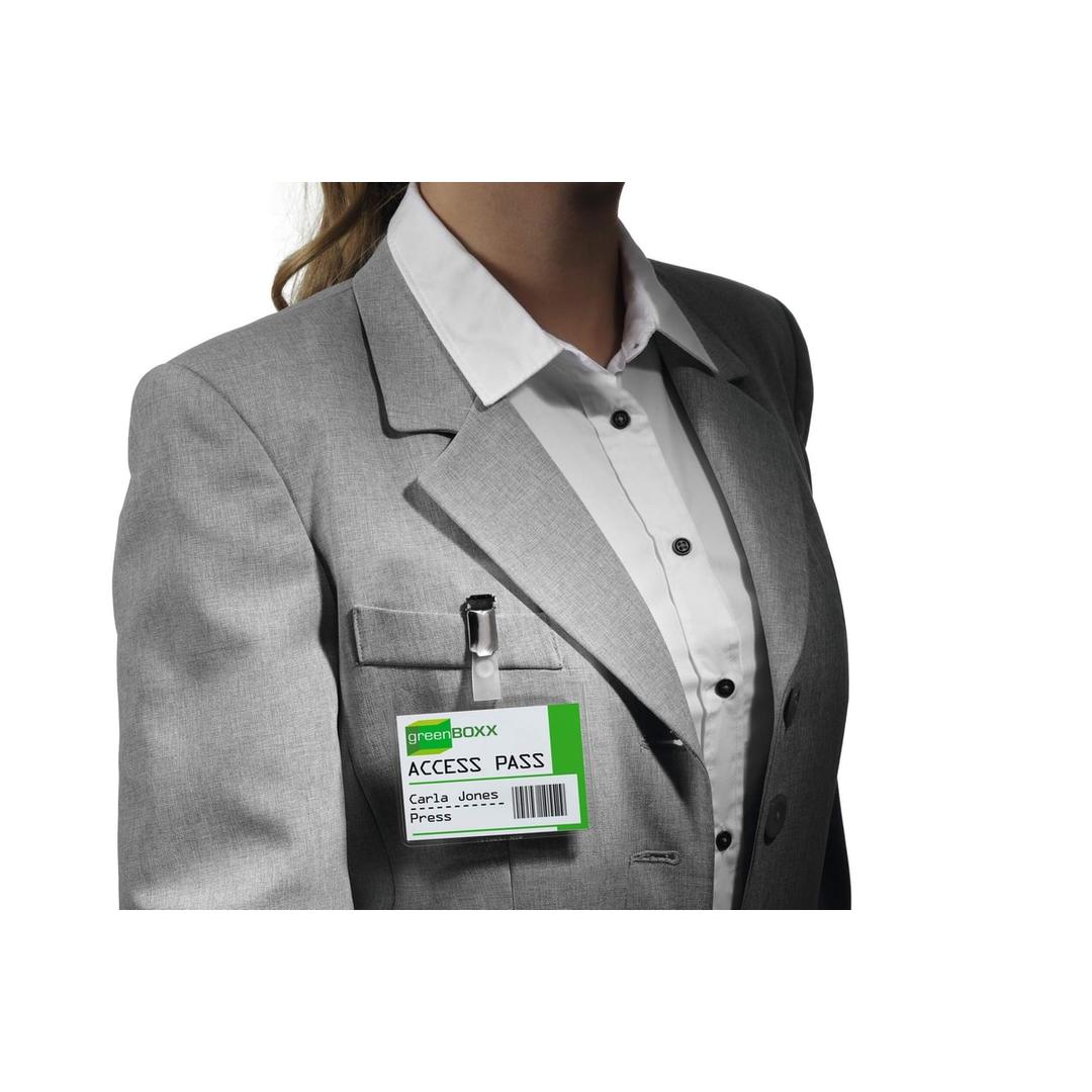 Porte badge paysage DURABLE porté sur une veste