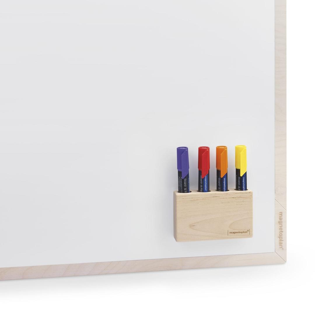 Porte marqueur Wood Series sur un tableau blanc