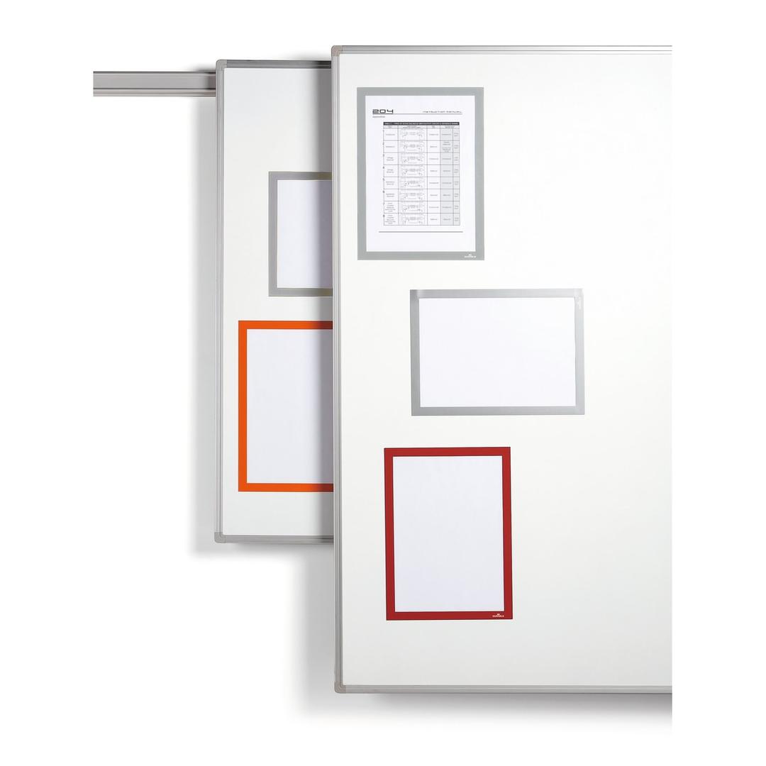 Cadre magnétique DURABLE DURAFRAME MAGNETIC A4 noir, sur un tableau blanc