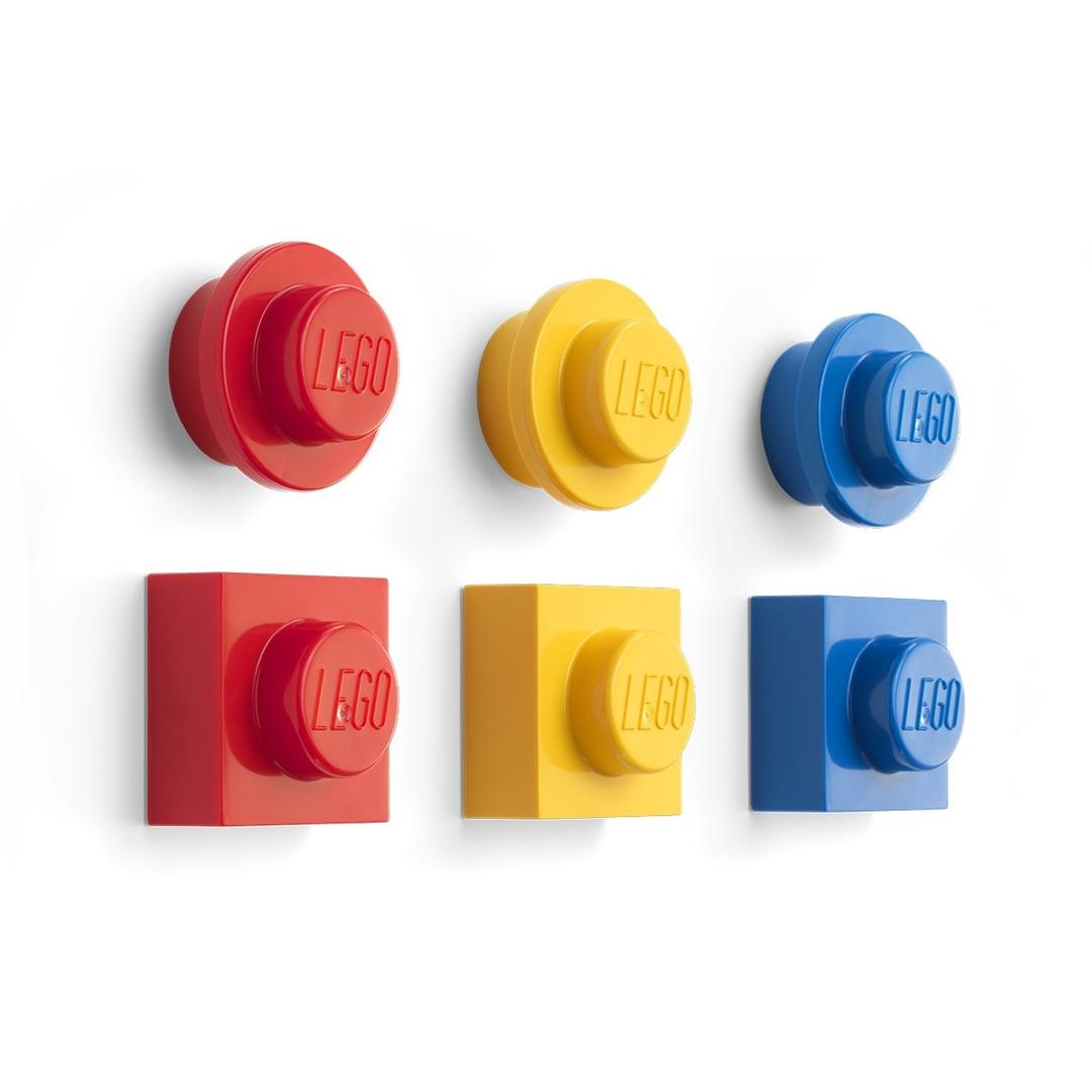Sets d'aimants briques LEGO en rouge, jaune et bleu