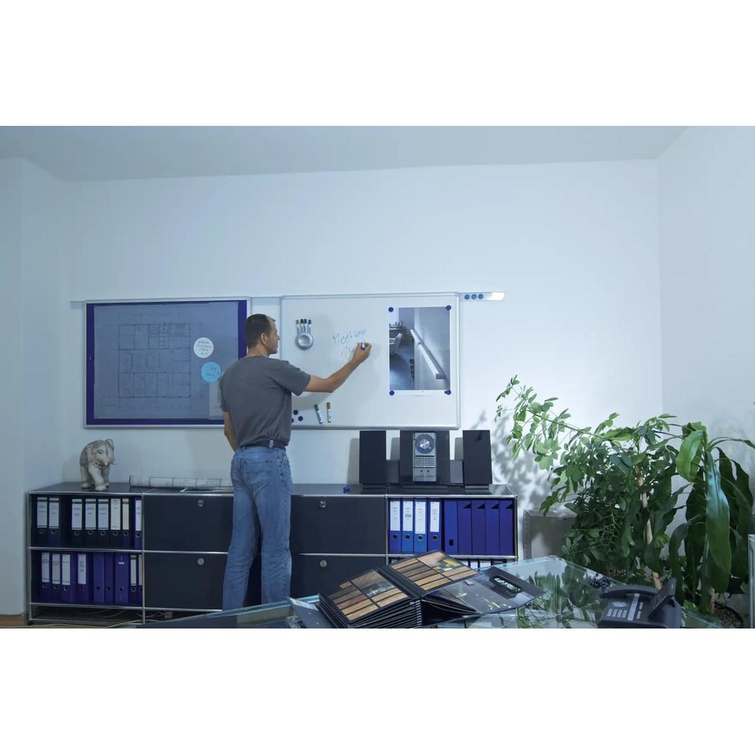 Tableau blanc FRANKEN PRO au mur d'un bureau