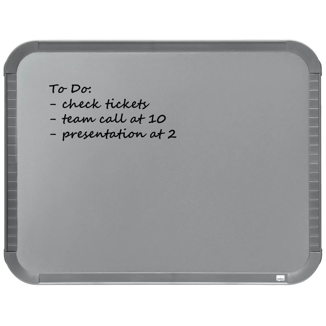Liste de tâches écrite sur le tableau blanc nobo Slimline