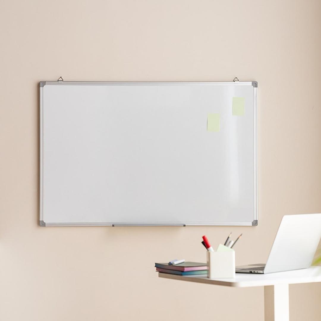 Tableau blanc LogiLink dans un bureau