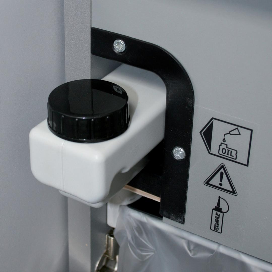Destructeur DAHLE 714 : réservoir de l'huileur automatique des couteaux